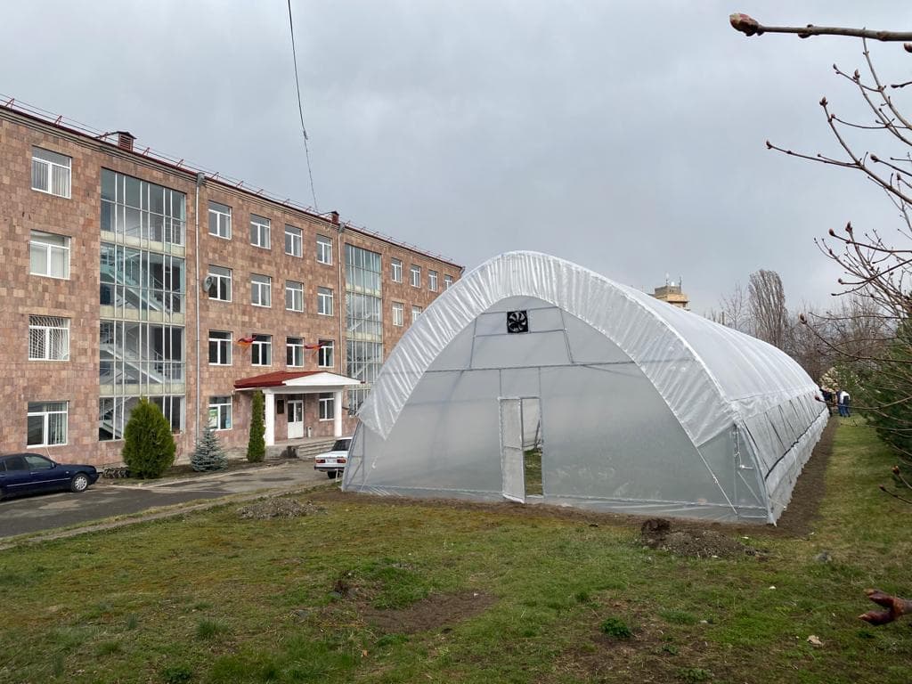 DR. GARY AND LINDA ASSARIAN GREENHOUSE, VANADZOR