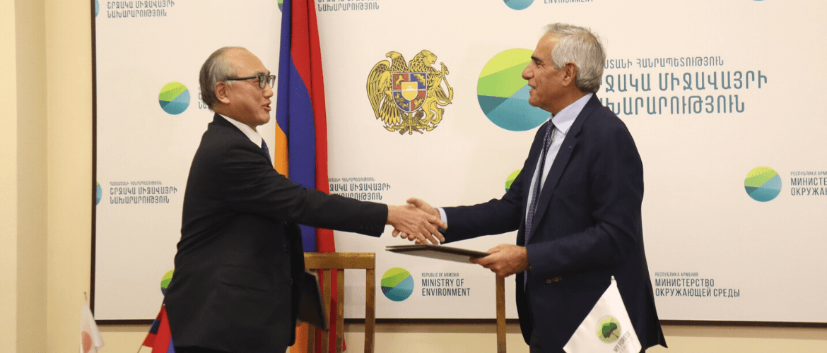 signing agreement of new greenhouse in Gugark